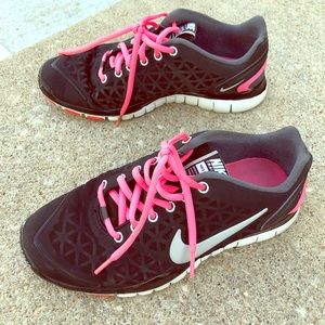 Black and Pink Nike tennis shoes